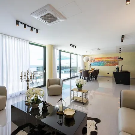 Hb With Heated Pool And Hot Tub Crikvenica