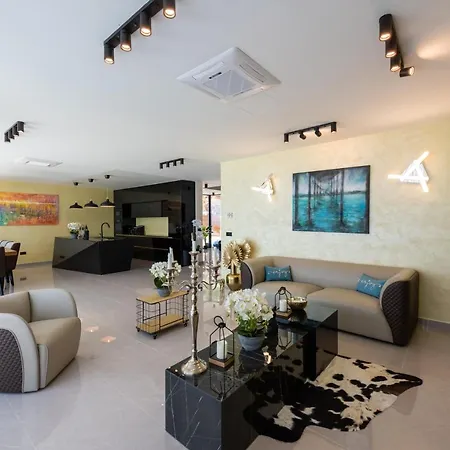 Villa Hb With Heated Pool And Hot Tub