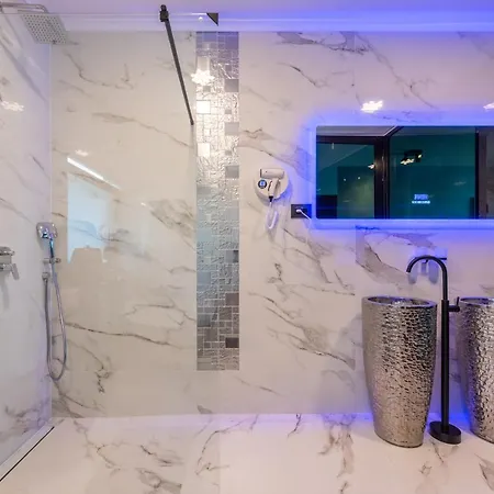 Hb With Heated Pool And Hot Tub * Crikvenica