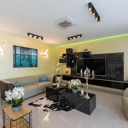 Villa Hb With Heated Pool And Hot Tub