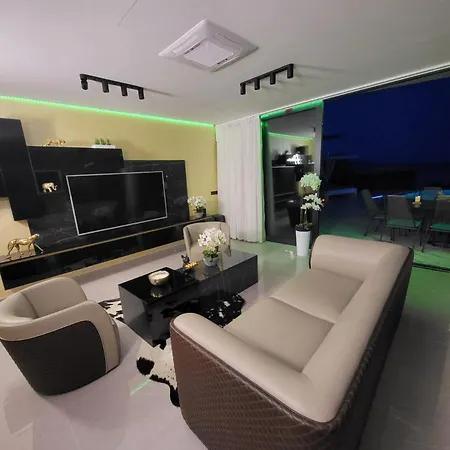 Villa Hb With Heated Pool And Hot Tub