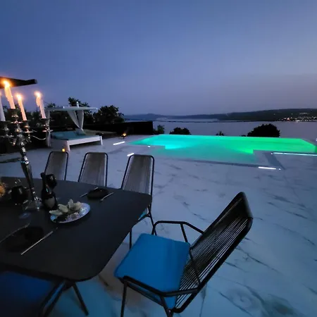 Hb With Heated Pool And Hot Tub Villa