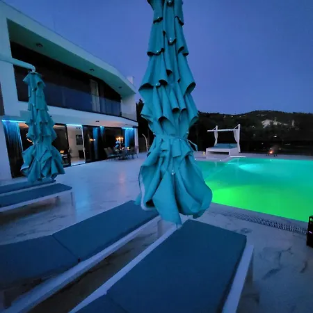 Villa Hb With Heated Pool And Hot Tub Crikvenica