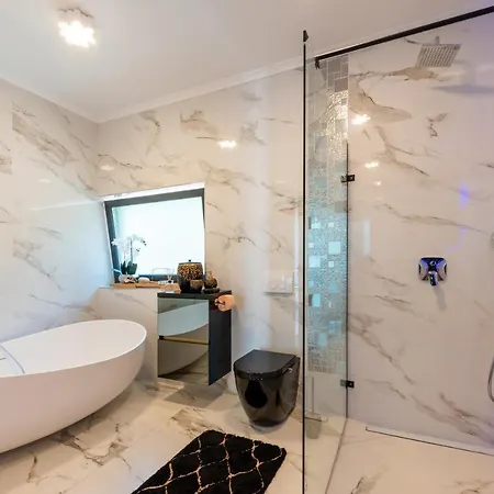 Hb With Heated Pool And Hot Tub * Crikvenica
