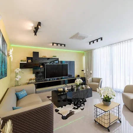 Hb With Heated Pool And Hot Tub Crikvenica
