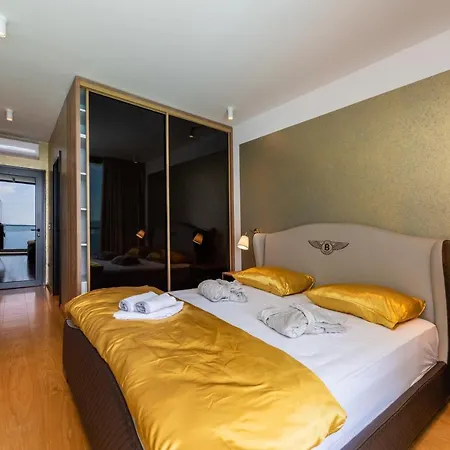 Hb With Heated Pool And Hot Tub Villa
