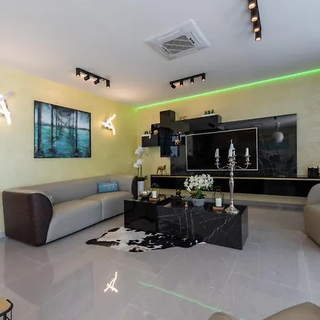 Villa Hb With Heated Pool And Hot Tub