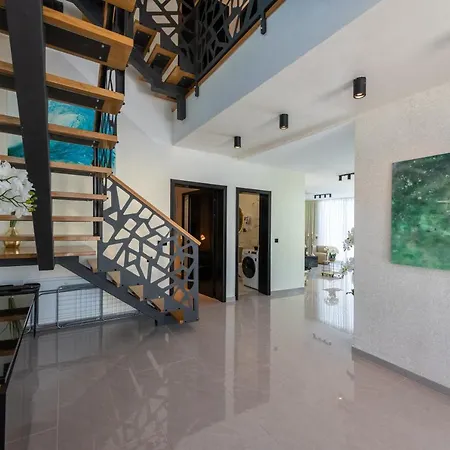 Hb With Heated Pool And Hot Tub Villa