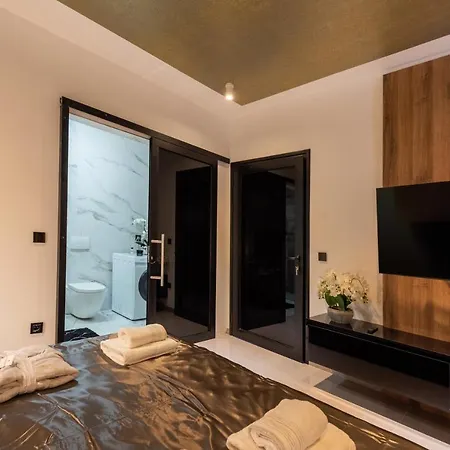 Hb With Heated Pool And Hot Tub
