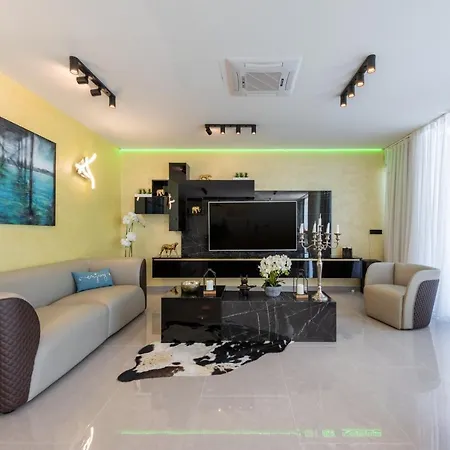 Hb With Heated Pool And Hot Tub * Crikvenica