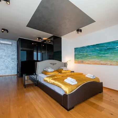 Hb With Heated Pool And Hot Tub Villa *