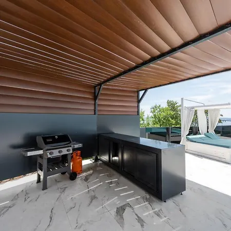 Hb With Heated Pool And Hot Tub