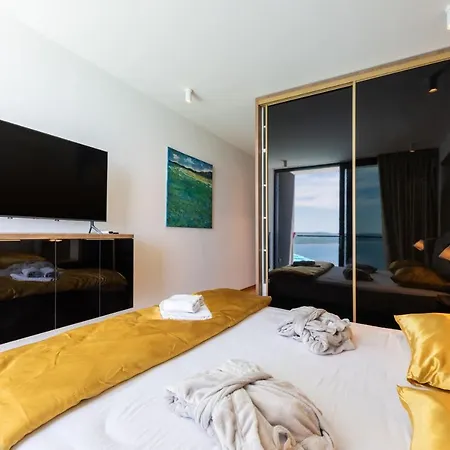 Hb With Heated Pool And Hot Tub * Crikvenica