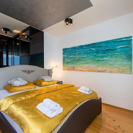 Hb With Heated Pool And Hot Tub * Crikvenica