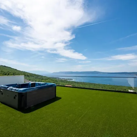 Hb With Heated Pool And Hot Tub Villa
